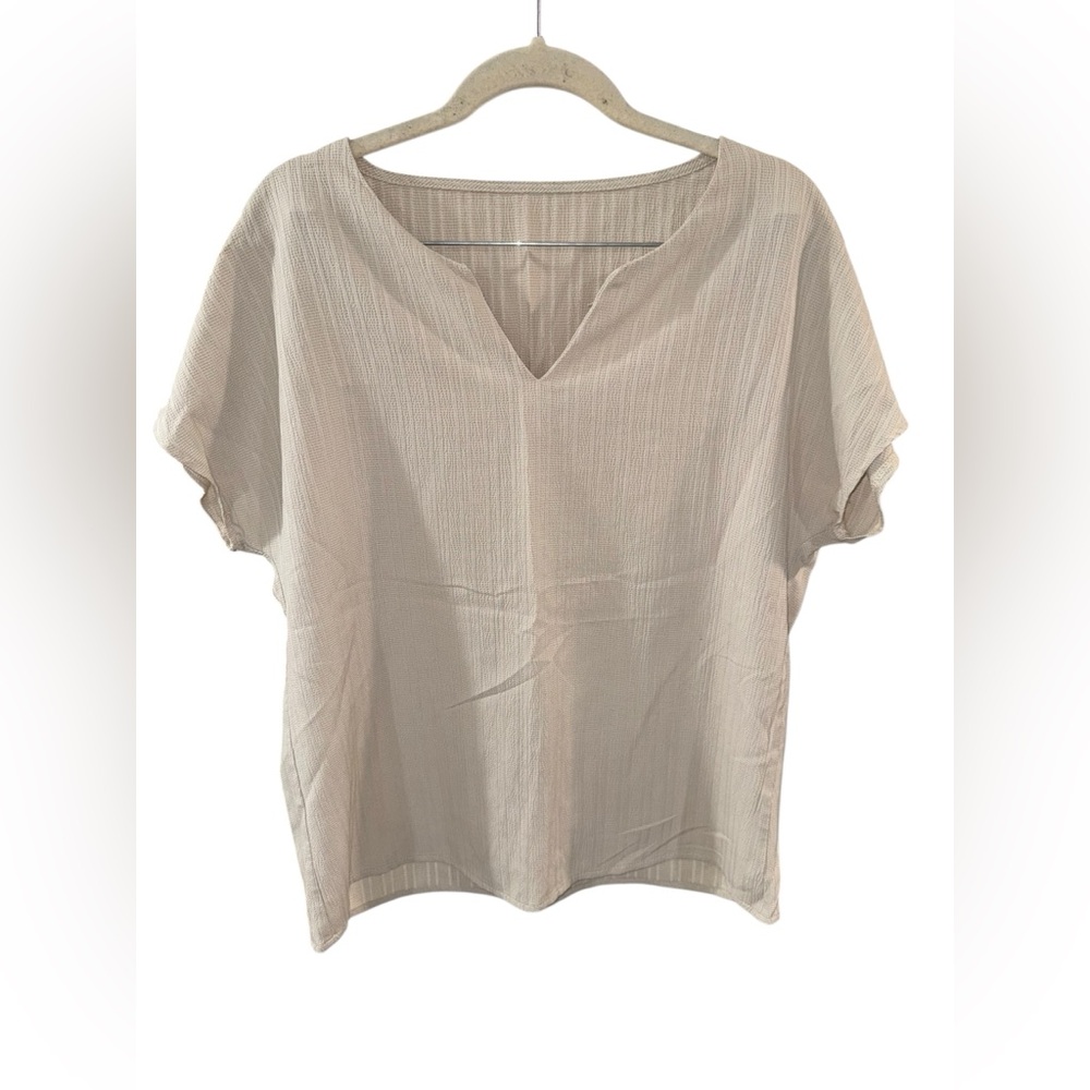 ✨ 5/$30 ✨‎ SHEIN Cream V-Neck Blouse